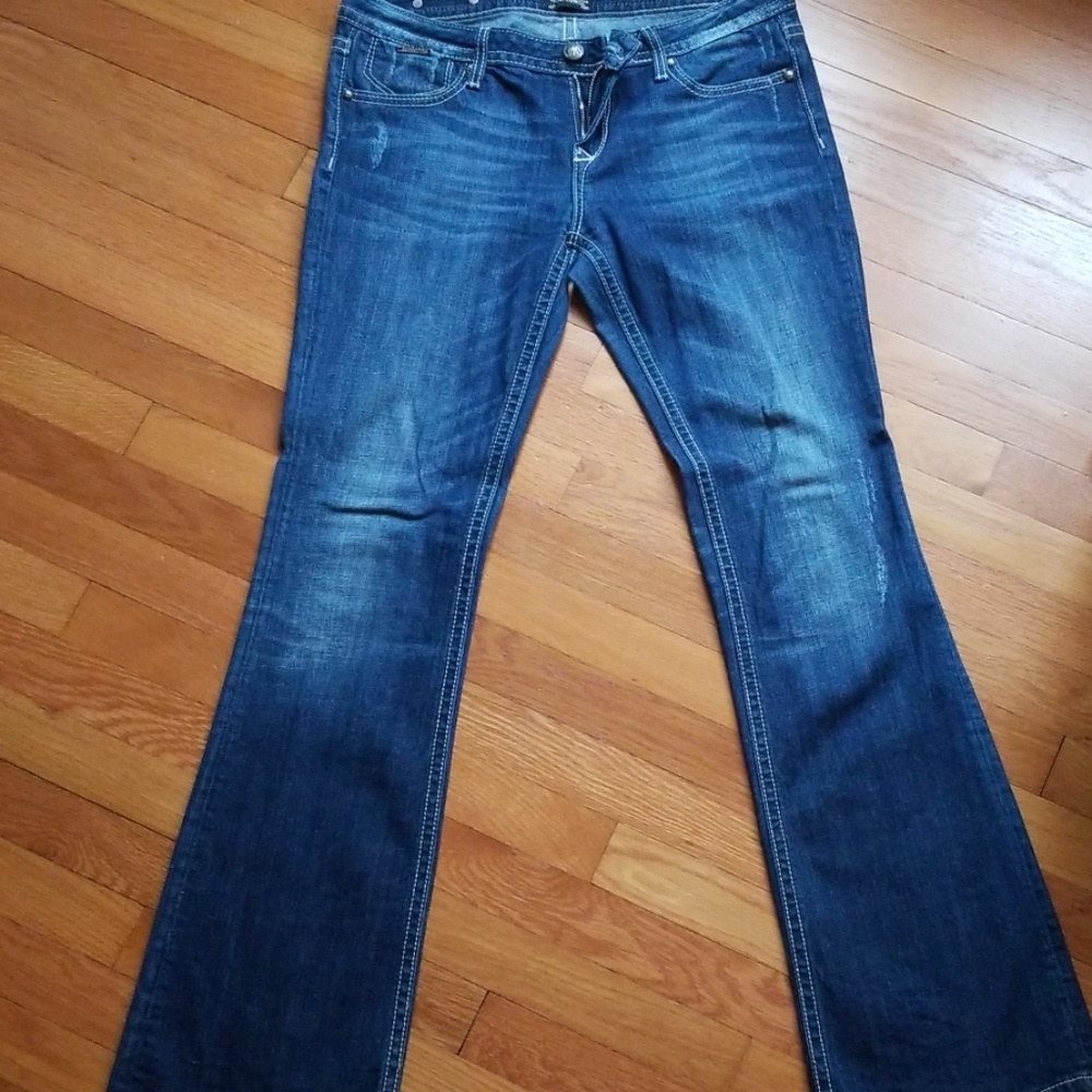 Destroyed jeans